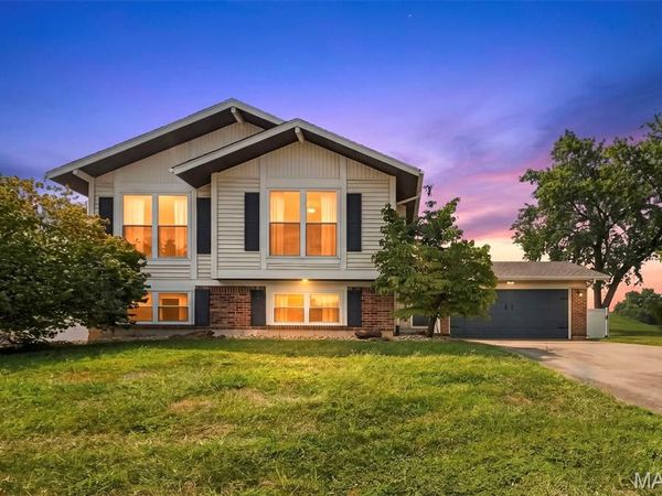 1128 Spencer Road , St Peters, MO 63376