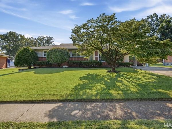 9132 Clydesdale Drive, St Louis, MO 63126