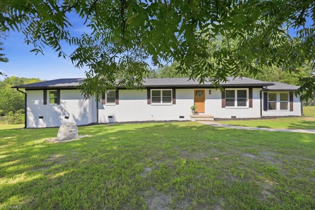 2930 Lake Drive, Burlington, NC 27217 Main Photo