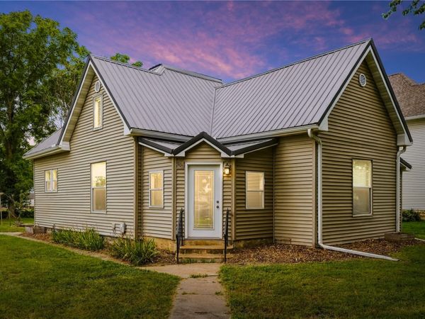 103 E Broadway St , Stanwood, IA 52337