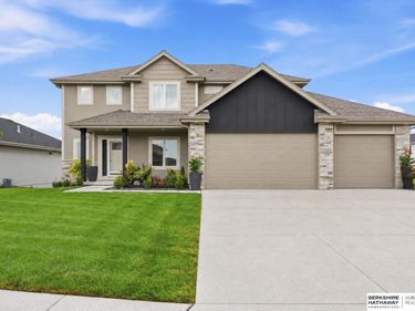 6411 S 207th Avenue Circle, Elkhorn, NE 68022
