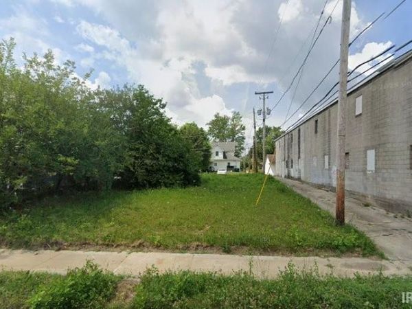 1113 S ELM Street, Muncie, IN 47302