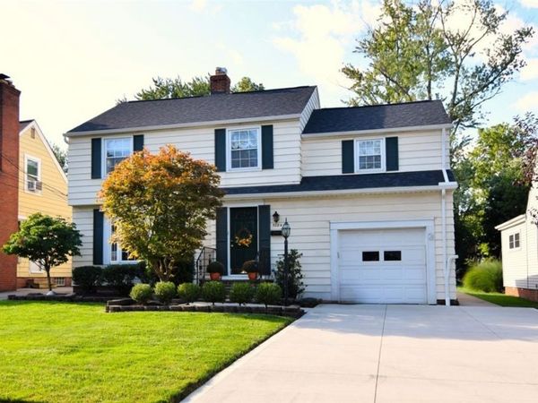 5284 Edenhurst Road , Lyndhurst, OH 44124