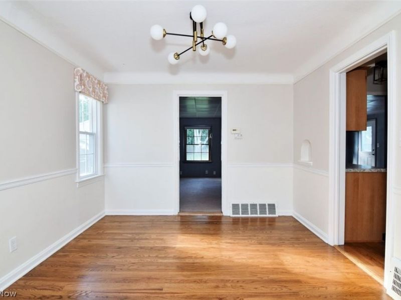 5284 Edenhurst Road, Lyndhurst, OH 44124 Photo 10