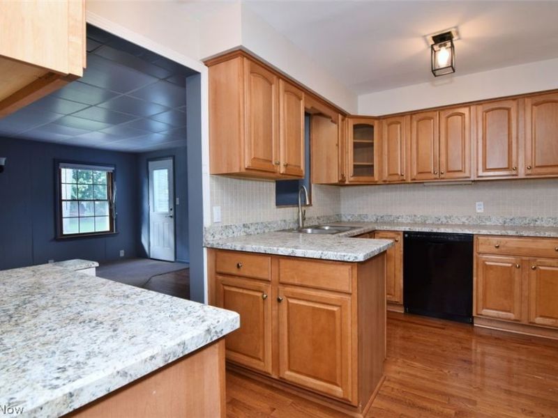 5284 Edenhurst Road, Lyndhurst, OH 44124 Photo 12