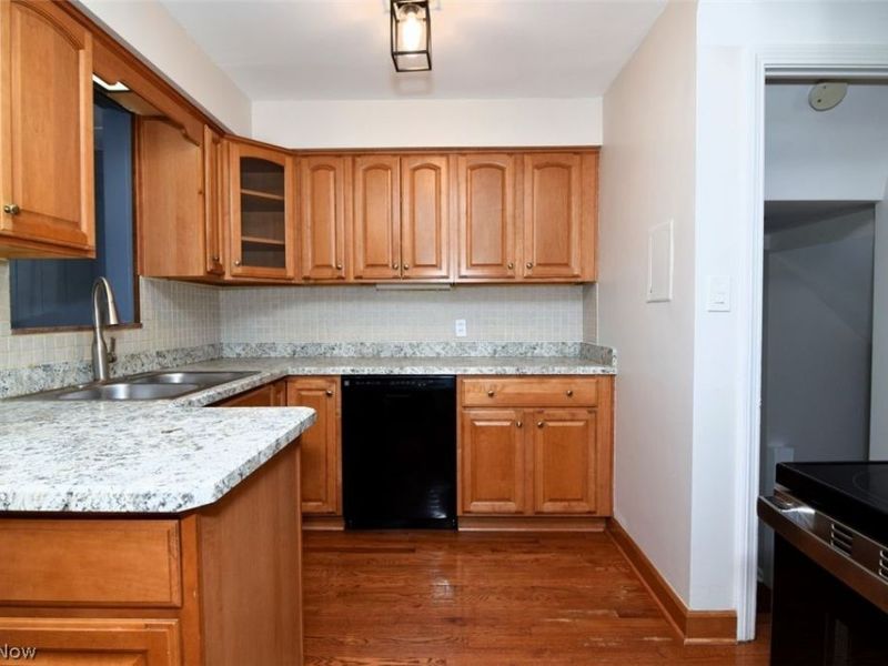 5284 Edenhurst Road, Lyndhurst, OH 44124 Photo 13