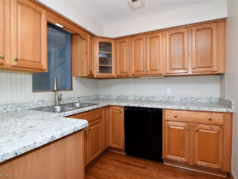 5284 Edenhurst Road, Lyndhurst, OH 44124 Photo 14