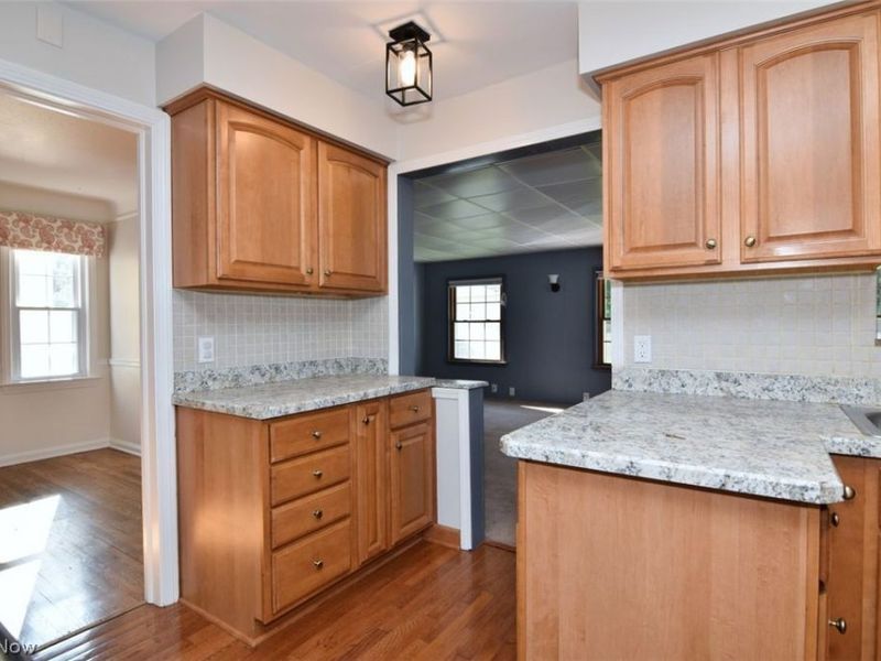 5284 Edenhurst Road, Lyndhurst, OH 44124 Photo 16