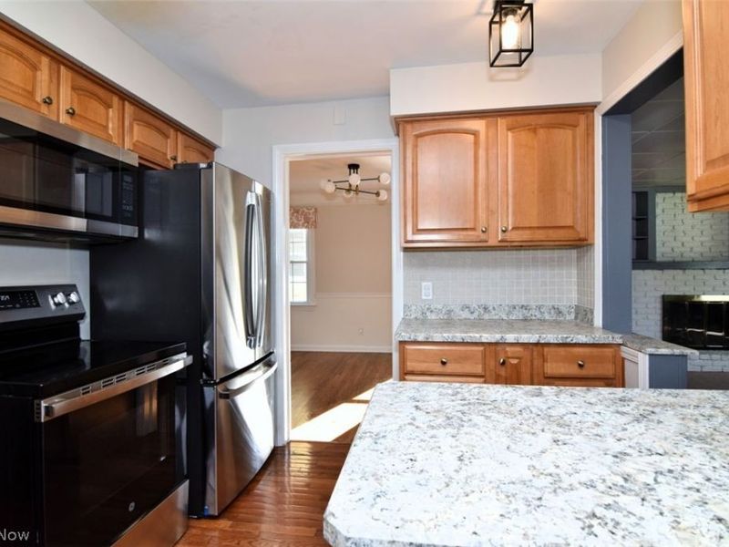 5284 Edenhurst Road, Lyndhurst, OH 44124 Photo 17