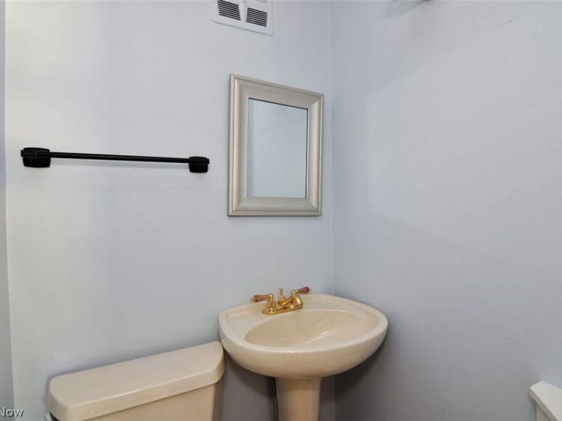 5284 Edenhurst Road, Lyndhurst, OH 44124 Photo 31