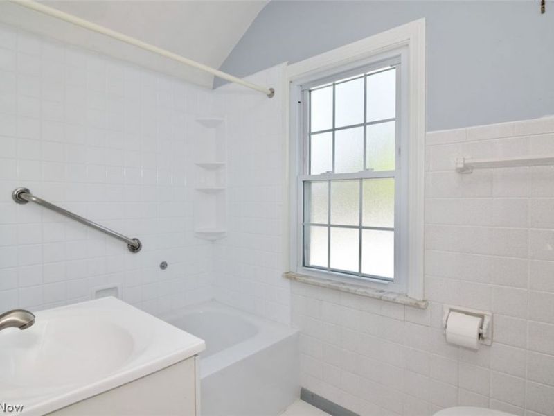 5284 Edenhurst Road, Lyndhurst, OH 44124 Photo 38