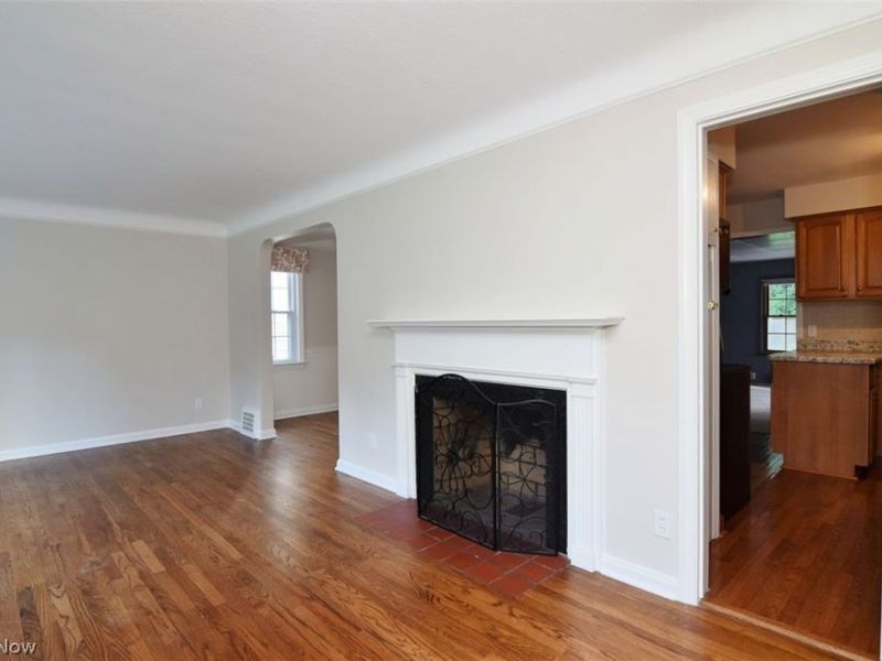 5284 Edenhurst Road, Lyndhurst, OH 44124 Photo 6