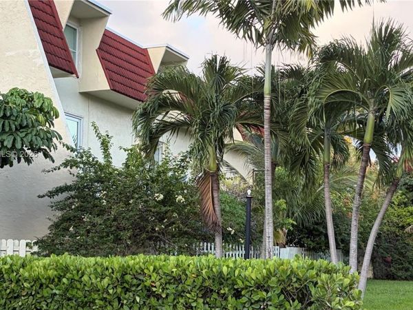 1655 NE 115th St , Unit 12B, Miami, FL 33181