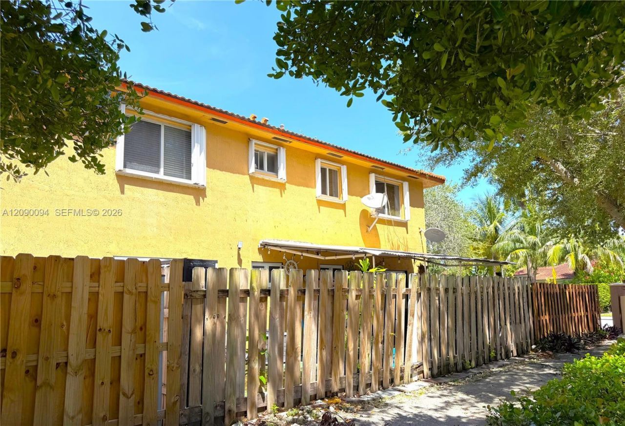 17302 NW 74th Ave , Unit 101, Hialeah, FL 33015 Photo