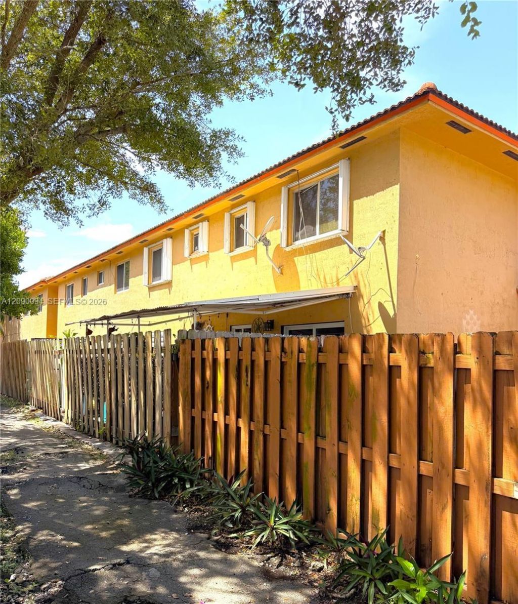 17302 NW 74th Ave , Unit 101, Hialeah, FL 33015 Photo