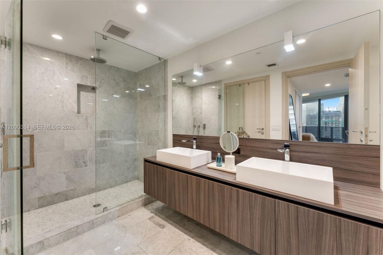 1000 Brickell Plz , Unit 2401, Miami, FL 33131 Photo