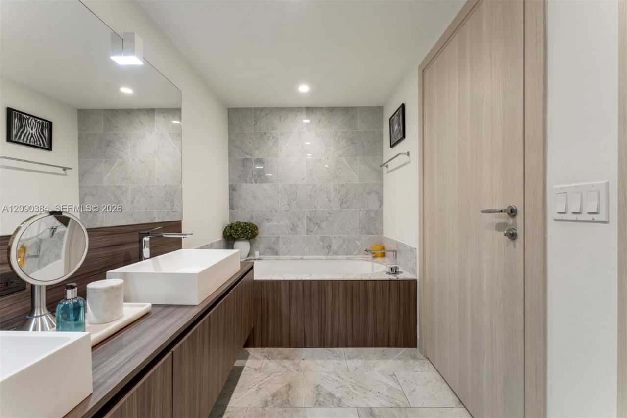 1000 Brickell Plz , Unit 2401, Miami, FL 33131 Photo