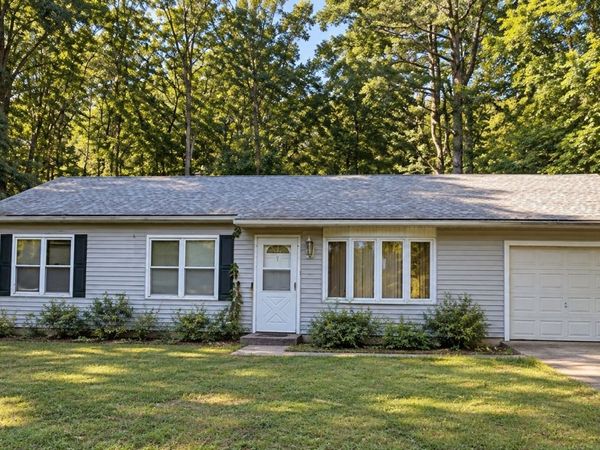 8 Cornell Cir, Dartmouth, MA 02748