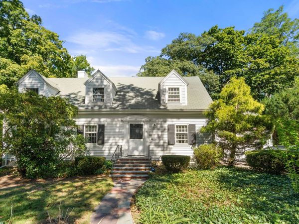 20 Buswell Park, Newton, MA 02458
