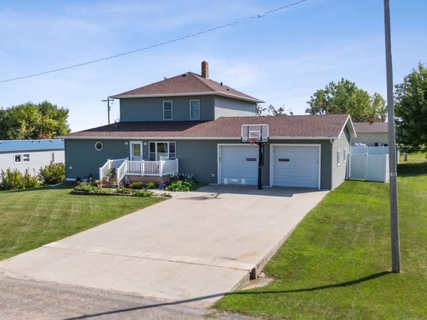 332 3rd Avenue E, Hunter, ND 58048