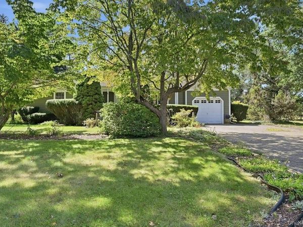 985 Silver Colt Road , Cutchogue, NY 11935