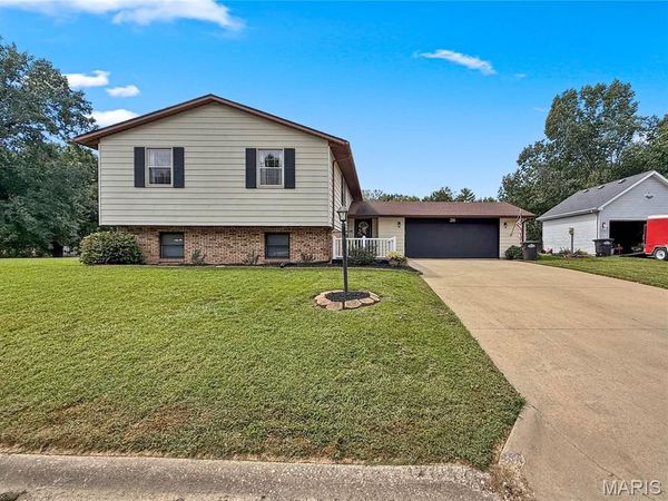 26 Islander Drive , Brighton, IL 62012