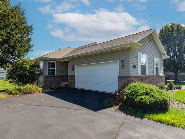 318 Barrington Circle, Lansing, MI 48917