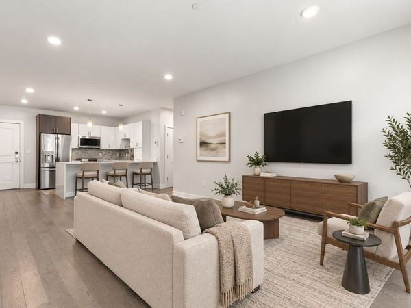 2 Cliveden Street, Unit 201E, Quincy, MA 02169