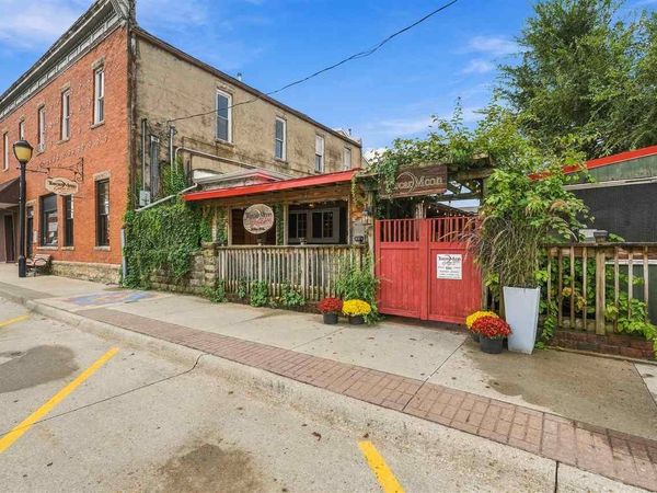 203 5th St, Kalona, IA 52247