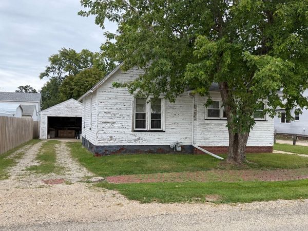 820 N Burr Street , Kewanee, IL 61443