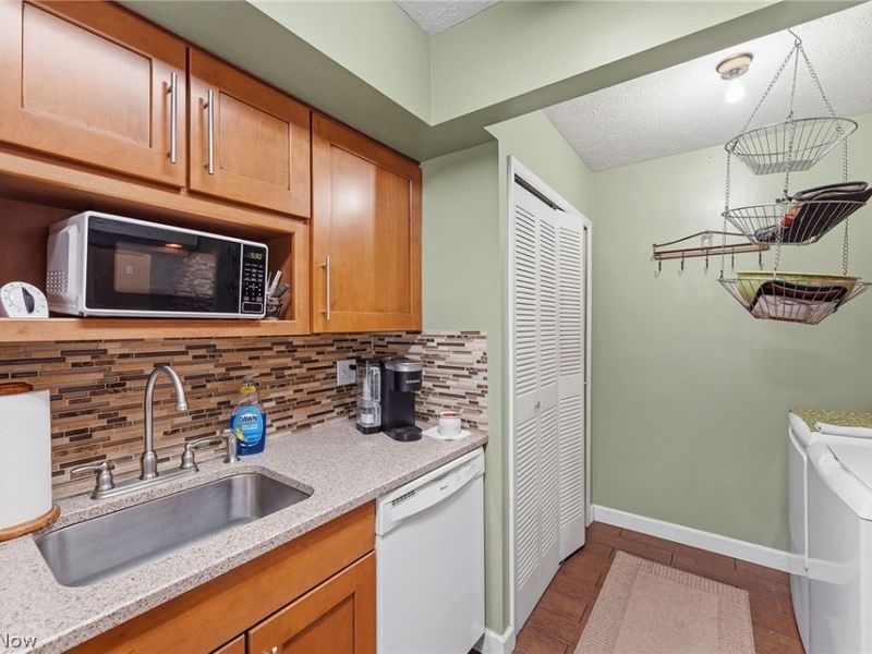 6864 Beacon Drive, Unit D, Mentor, OH 44060 Photo 2