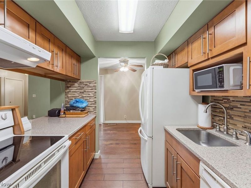6864 Beacon Drive, Unit D, Mentor, OH 44060 Photo 3