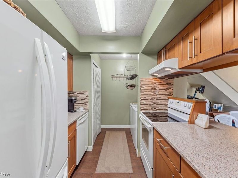 6864 Beacon Drive, Unit D, Mentor, OH 44060 Photo 4