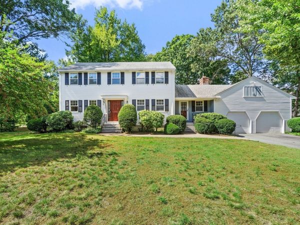 215 Oak Hill Circle, Concord, MA 01742