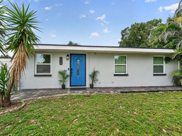 9218 W ROBSON STREET , TAMPA, FL 33615