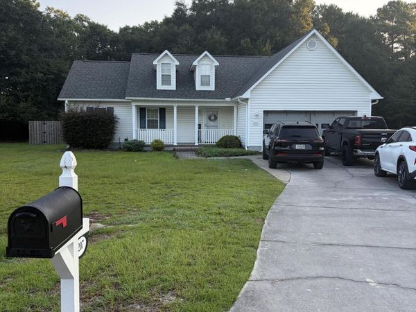 207 Bluebird Court, Sneads Ferry, NC 28460