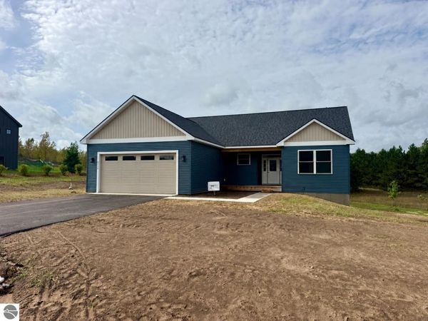 8552 Olivia Drive S, Maple City, MI 49664