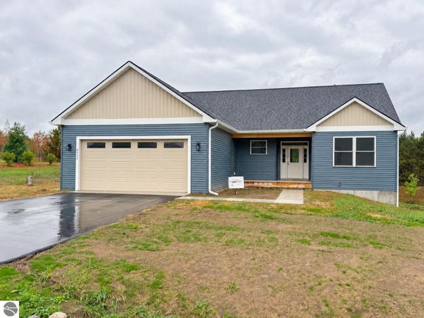8552 Olivia Drive S, Maple City, MI 49664