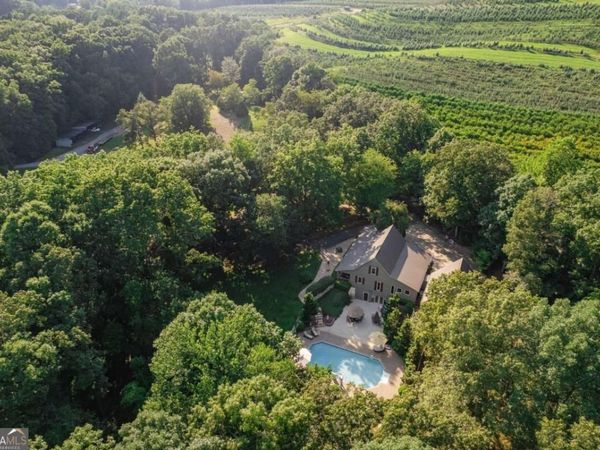 270 Stone Lane, Blue Ridge, GA 30513