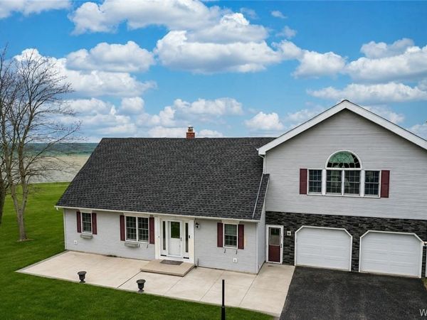 2765 W Lake Road , Wilson, NY 14172