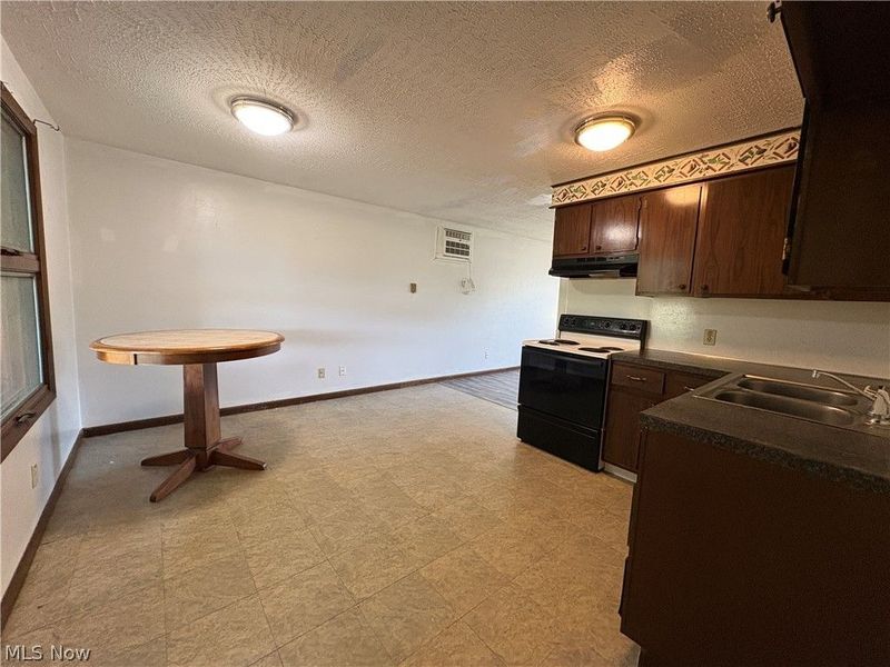 9708 Kennett Square NE, Bolivar, OH 44612 Photo 12