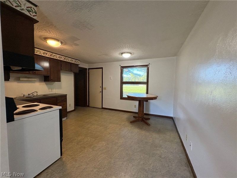 9708 Kennett Square NE, Bolivar, OH 44612 Photo 8