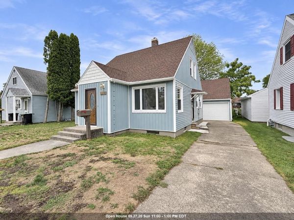 2004 17TH AVENUE, Menominee, MI 49858