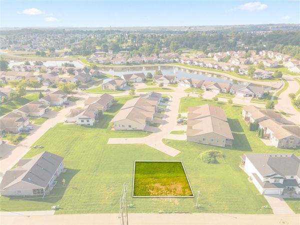 7056/7058 Waterview Dr SW , Cedar Rapids, IA 52404