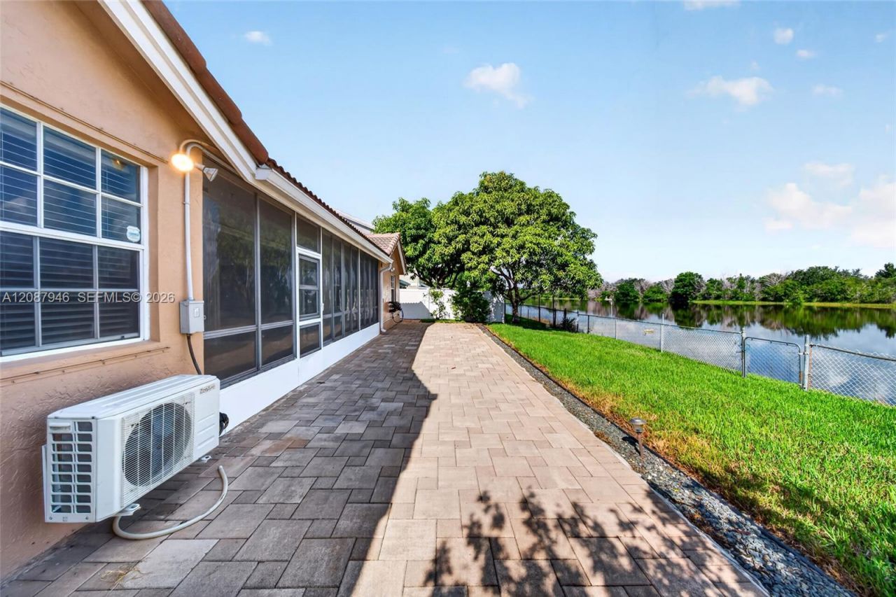 20141 NW 10th St, Pembroke Pines, FL 33029 Photo