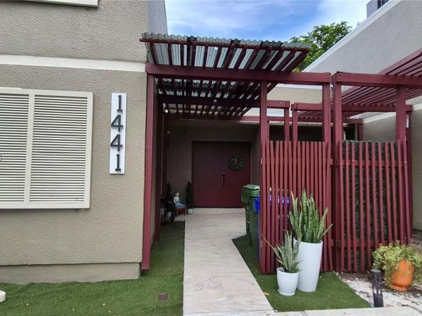1441 W Fairway Rd, Pembroke Pines, FL 33026