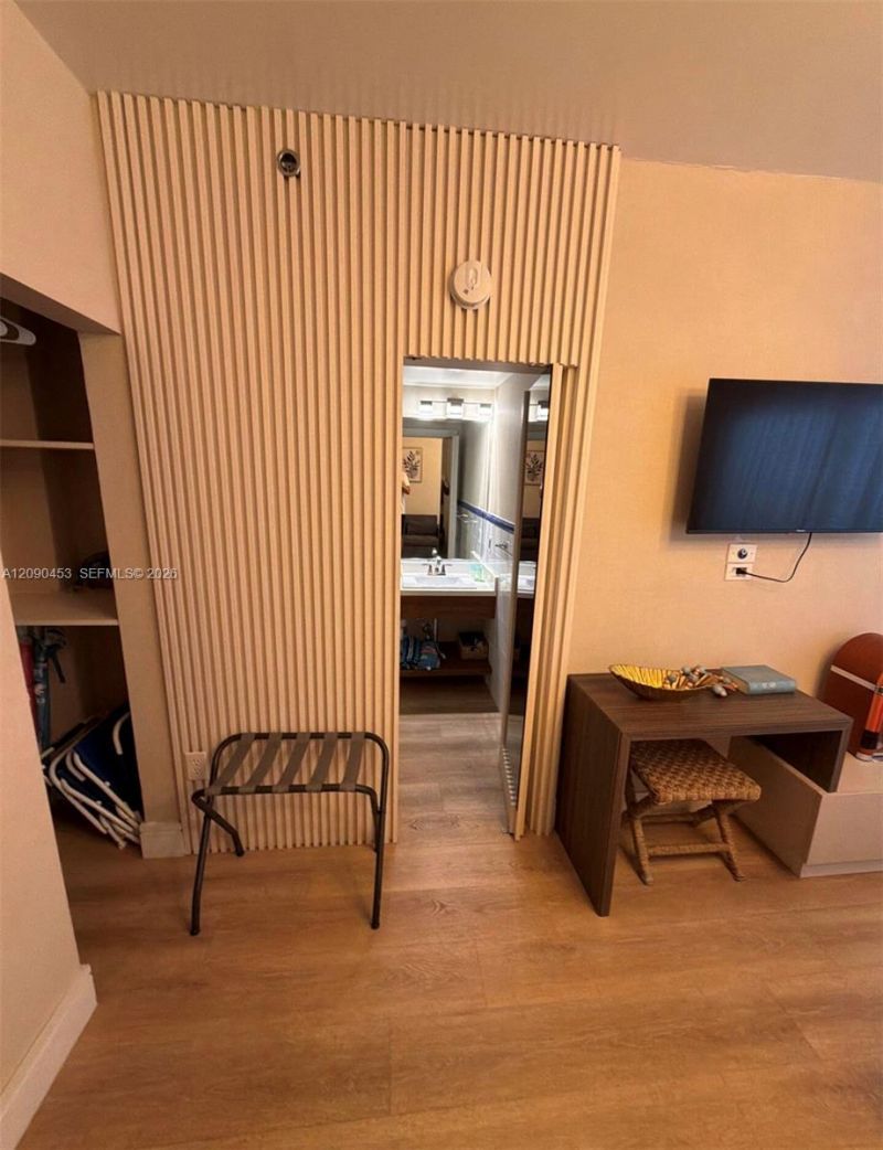 918 Ocean Dr , Unit 206, Miami Beach, FL 33139 Photo