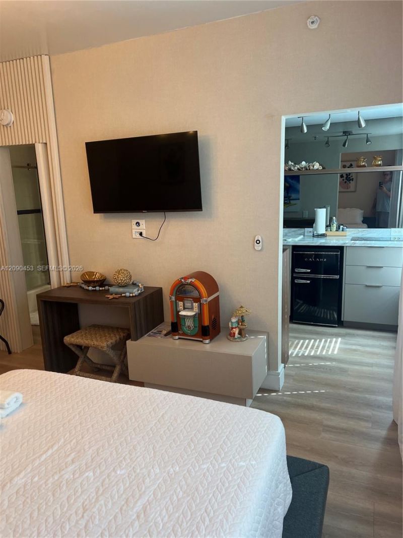 918 Ocean Dr , Unit 206, Miami Beach, FL 33139 Photo