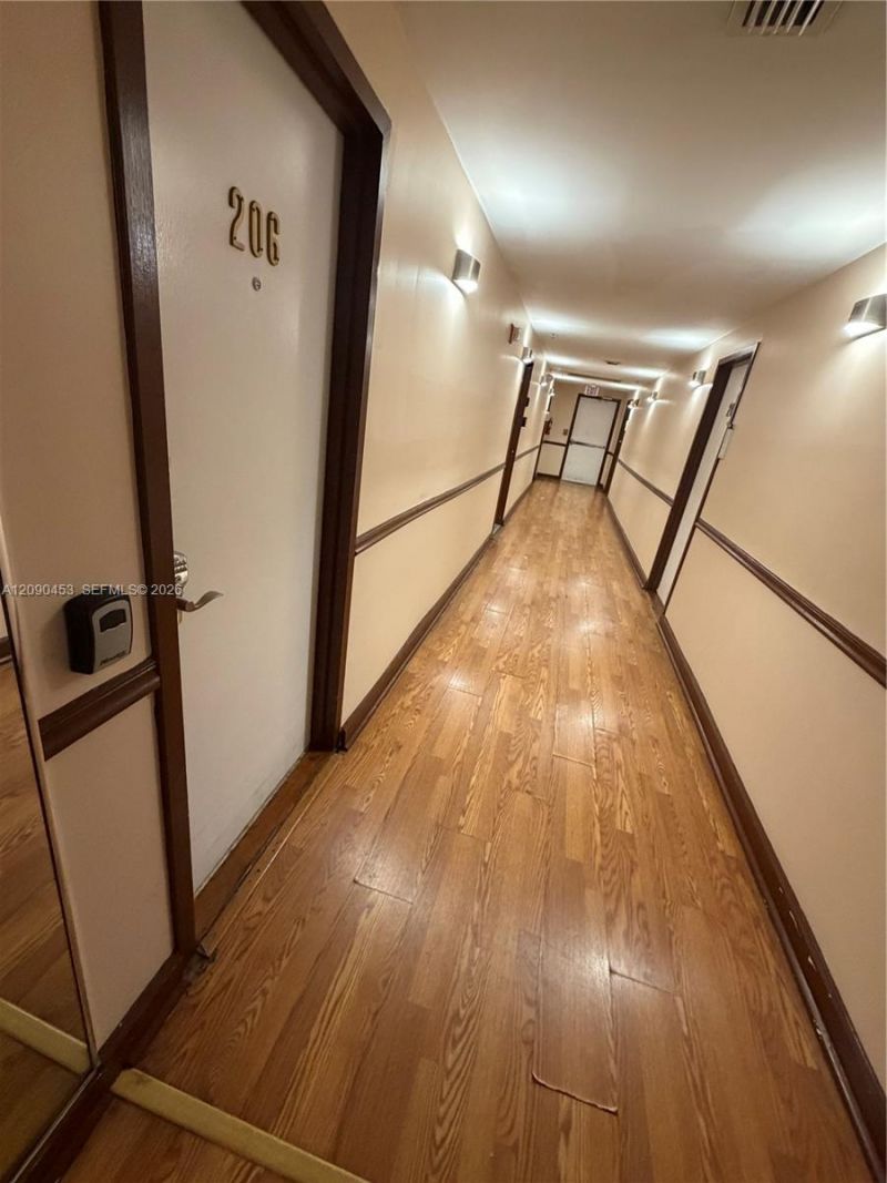 918 Ocean Dr , Unit 206, Miami Beach, FL 33139 Photo