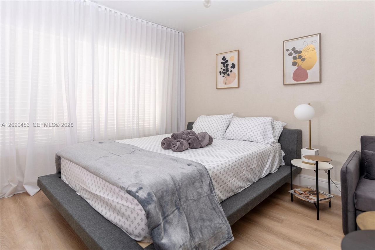 918 Ocean Dr , Unit 206, Miami Beach, FL 33139 Photo